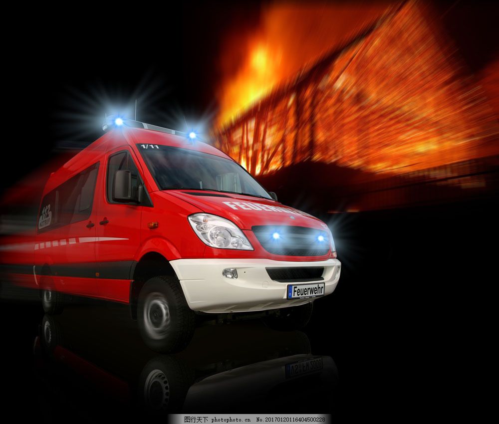 火灾现场的消防车图片