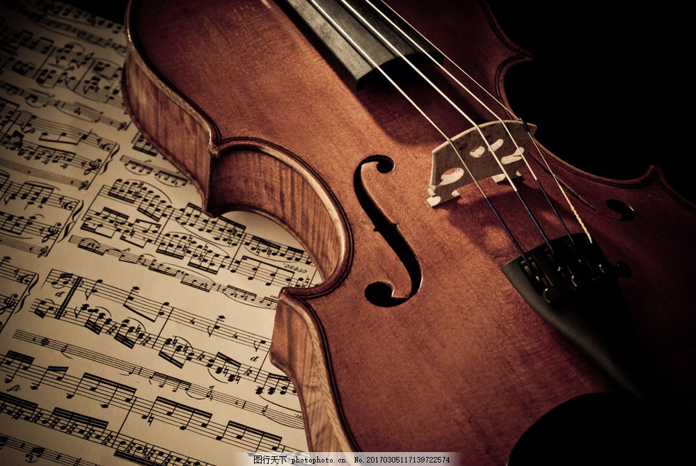 小提琴与五线谱图片